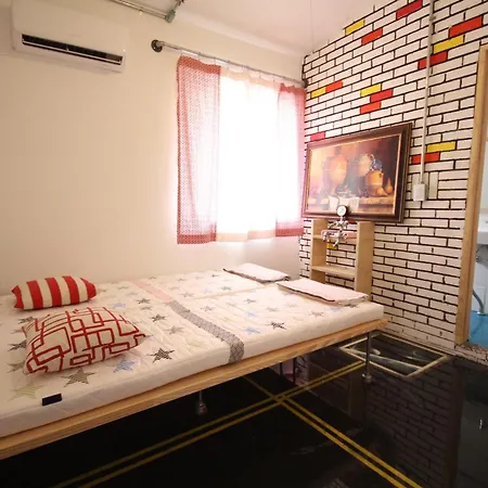 Time Travelers Party Hostel In Hongdae-3